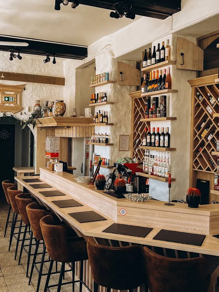HIKARU SUSHI&WINE