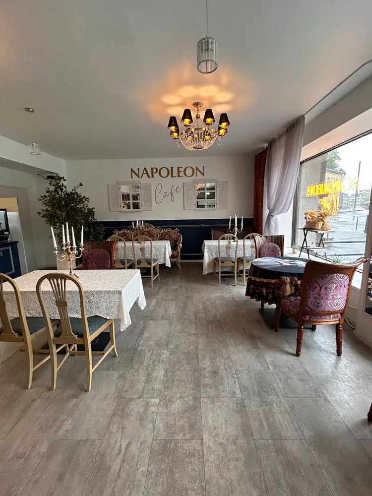 Napoleon Café